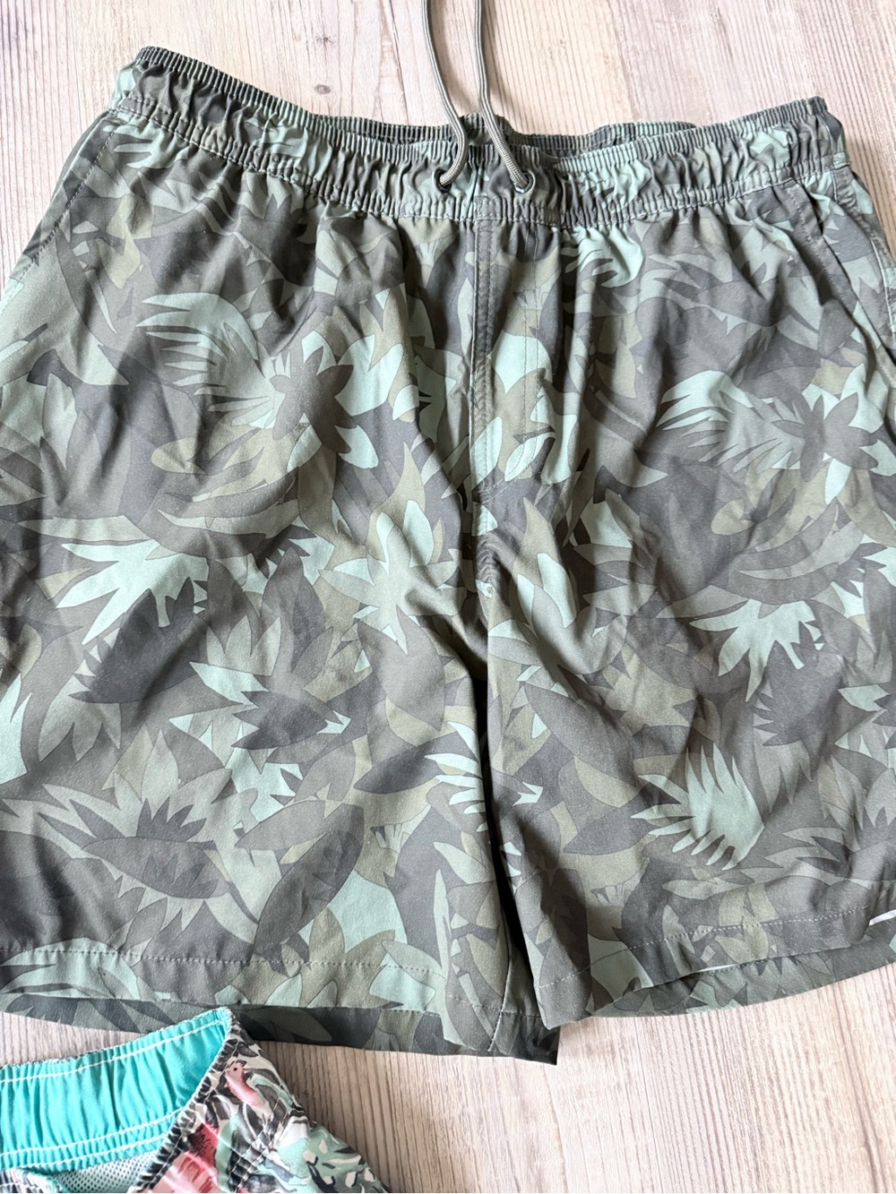Men’s size large lined swim trunks - Picture 4 of 4